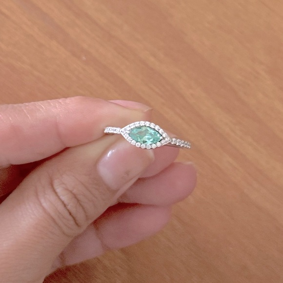 GORGEOUS SILVER RING - Picture 2 of 4